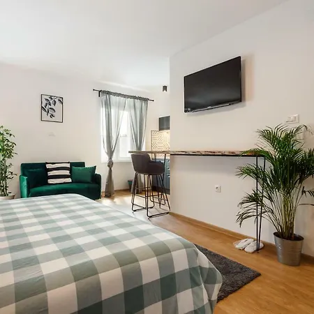 Apartment Ciottina 24 *